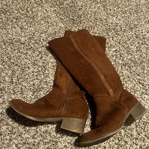 Universal Thread brown suede boots. Size 6